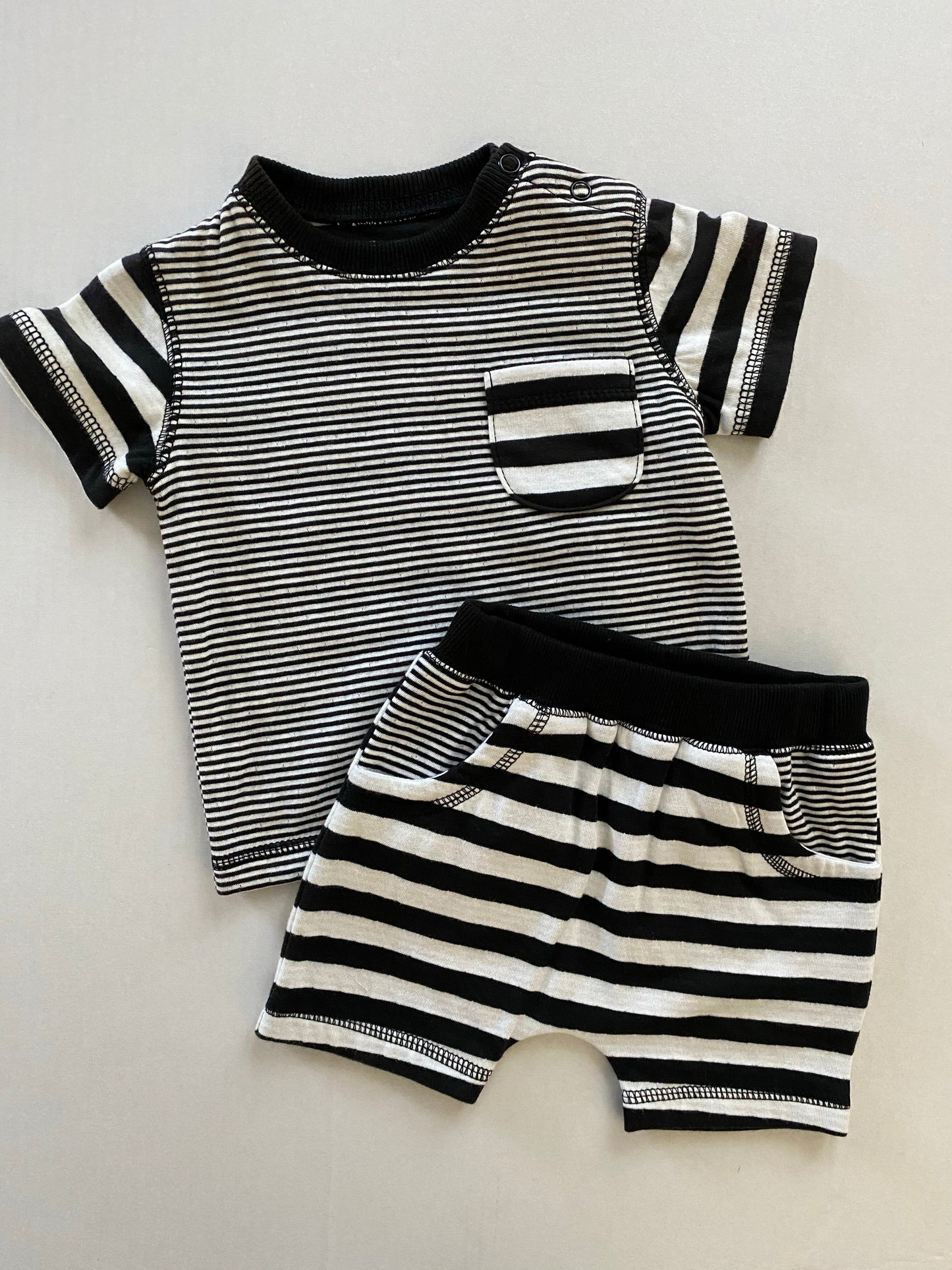 Black and White 2 pc short set