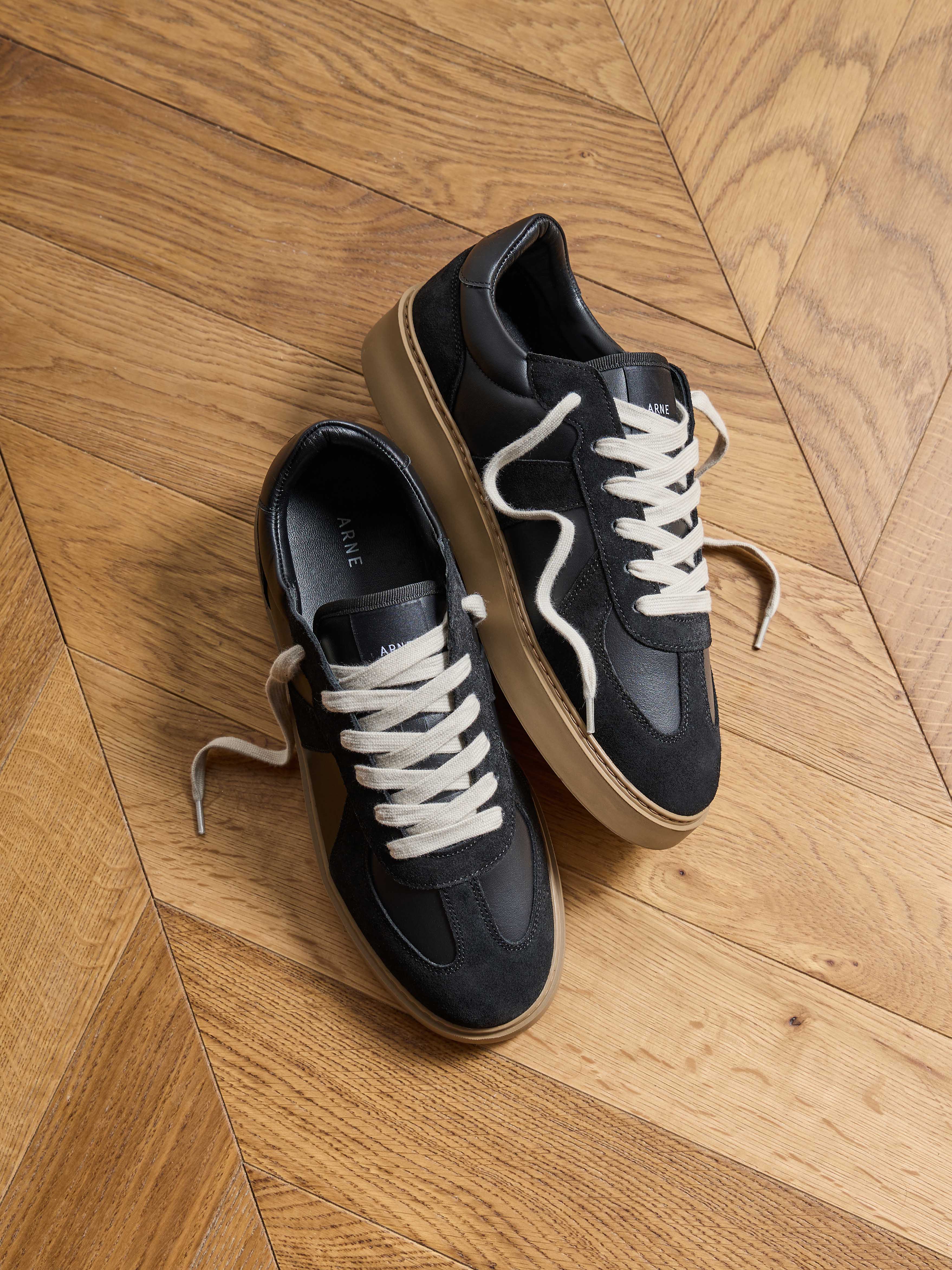 Classic Court Trainer in Black Gum