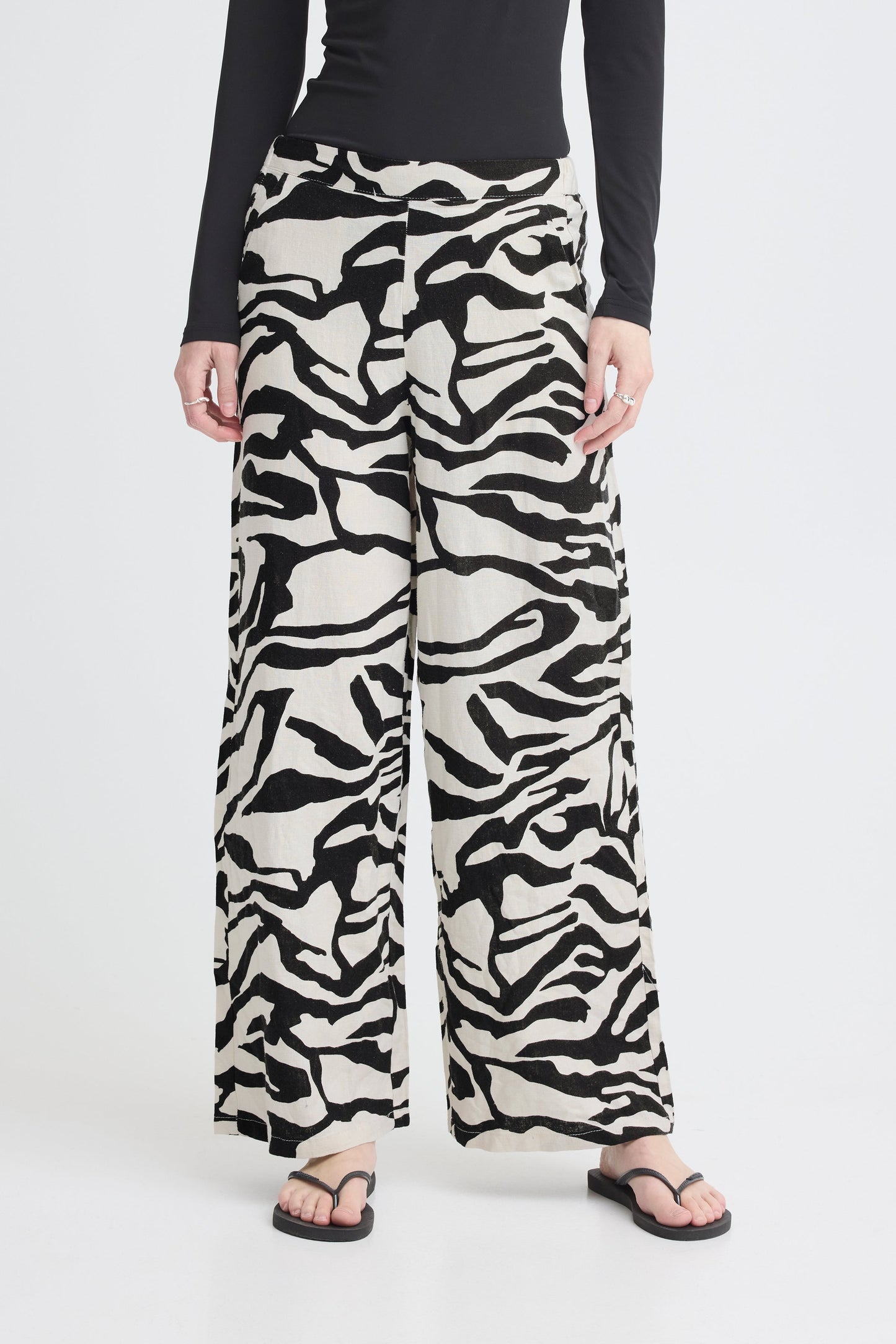 Ihlinno Trousers - Graphic Animal Print