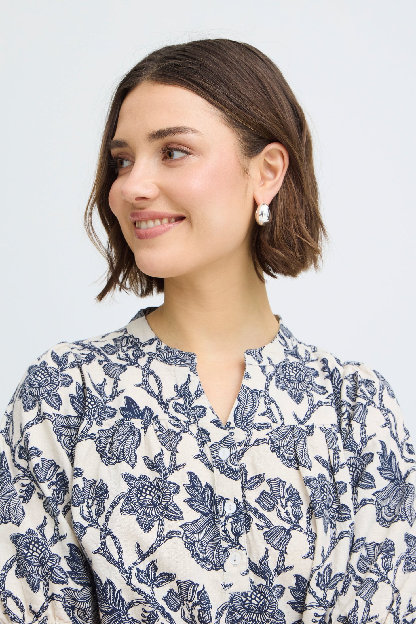 Frmaddie Blouse - Cream Navy Bloom