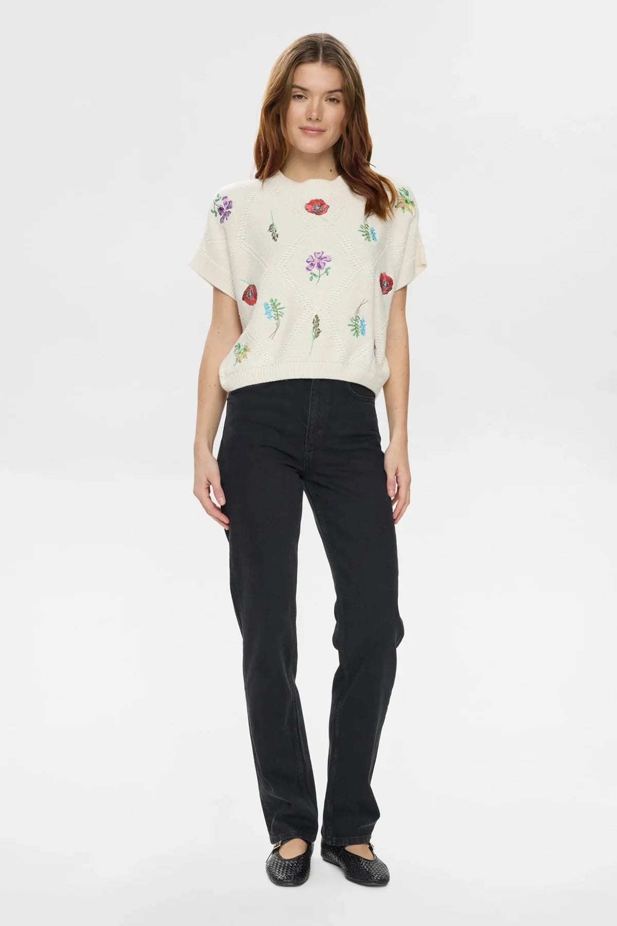 NUAMIE PULLOVER - Pristine Embroidered Flowers