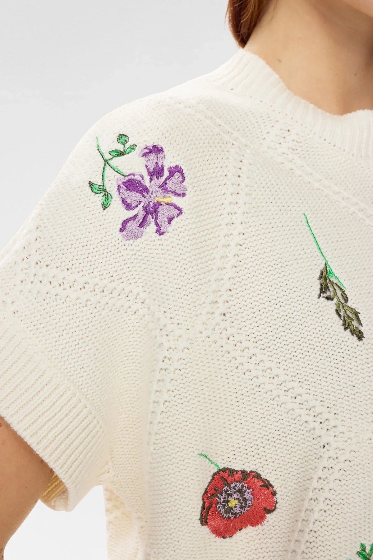 NUAMIE PULLOVER - Pristine Embroidered Flowers