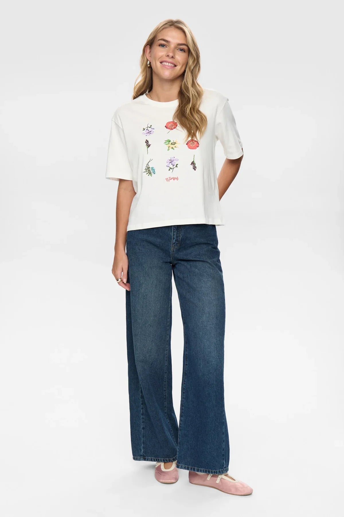 Nubelisa Boxy Tee - Cloud Dancer Floral Embroidery