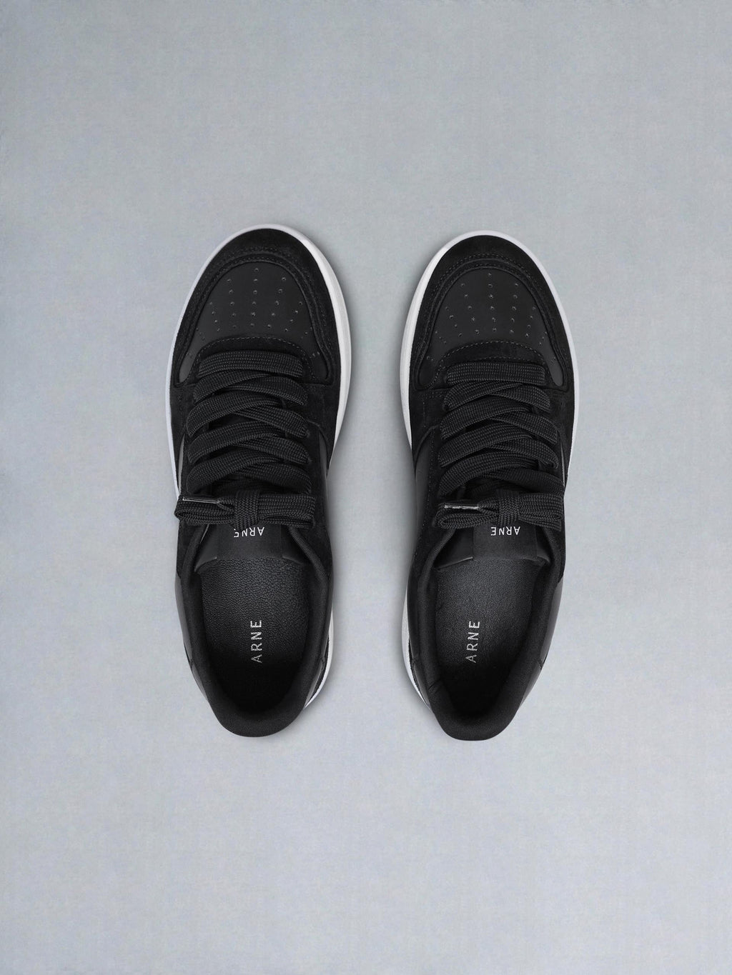 Arena Trainer in Black