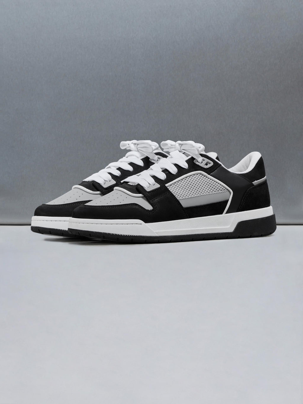 Basket Trainer in Grey Black