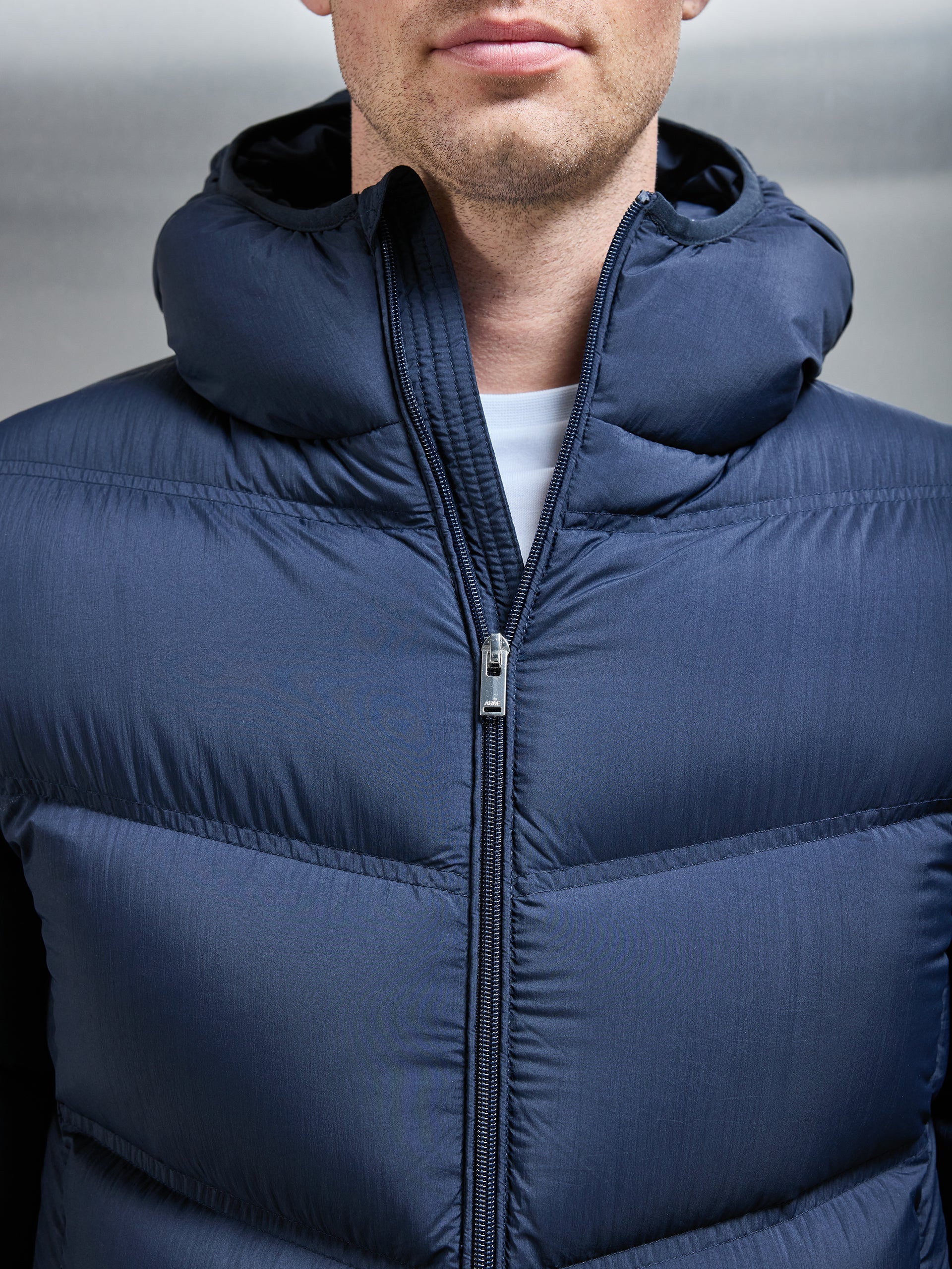 Chevron Down Puffer Jacket in Navy