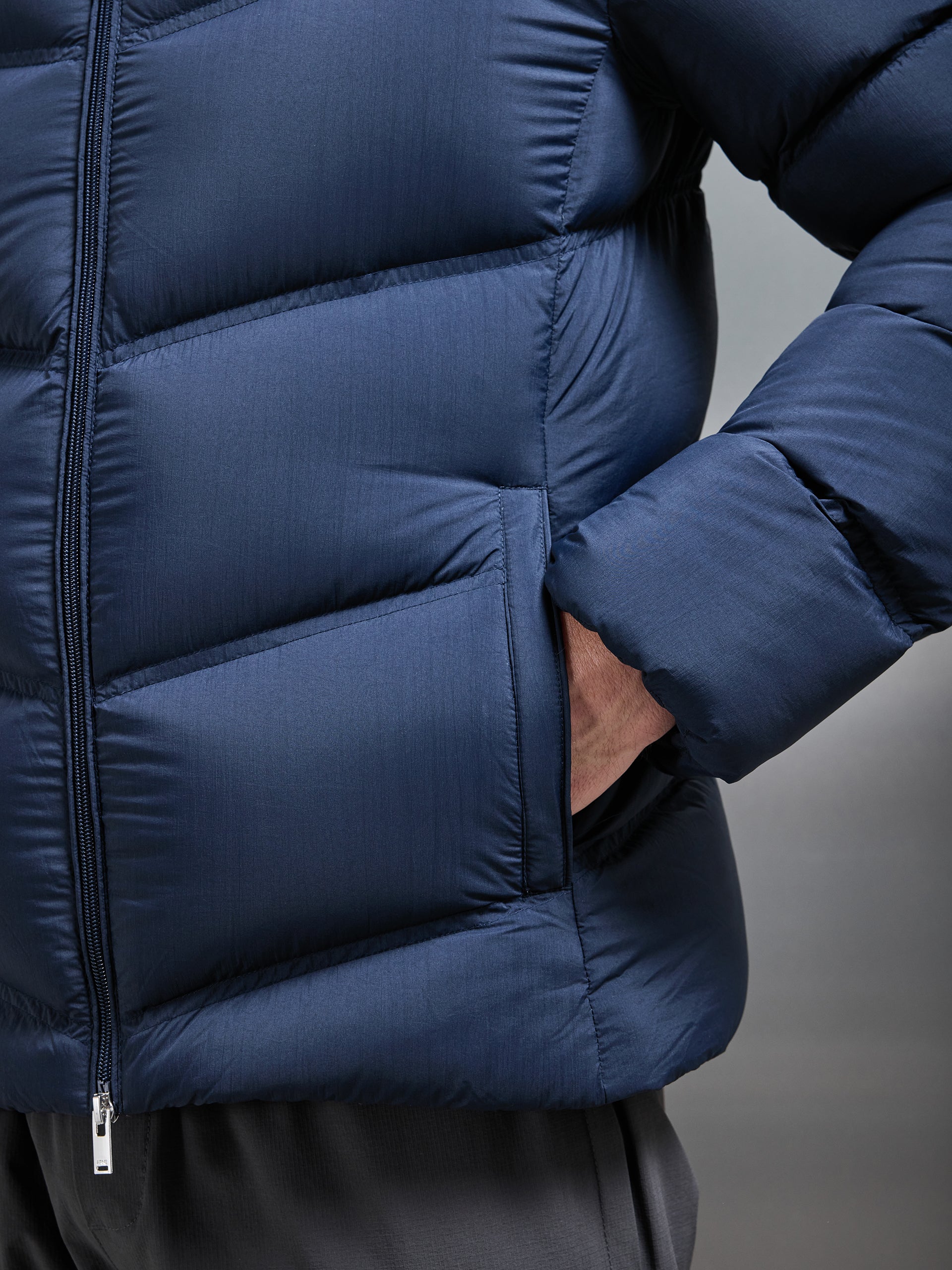 Chevron Down Puffer Jacket in Navy