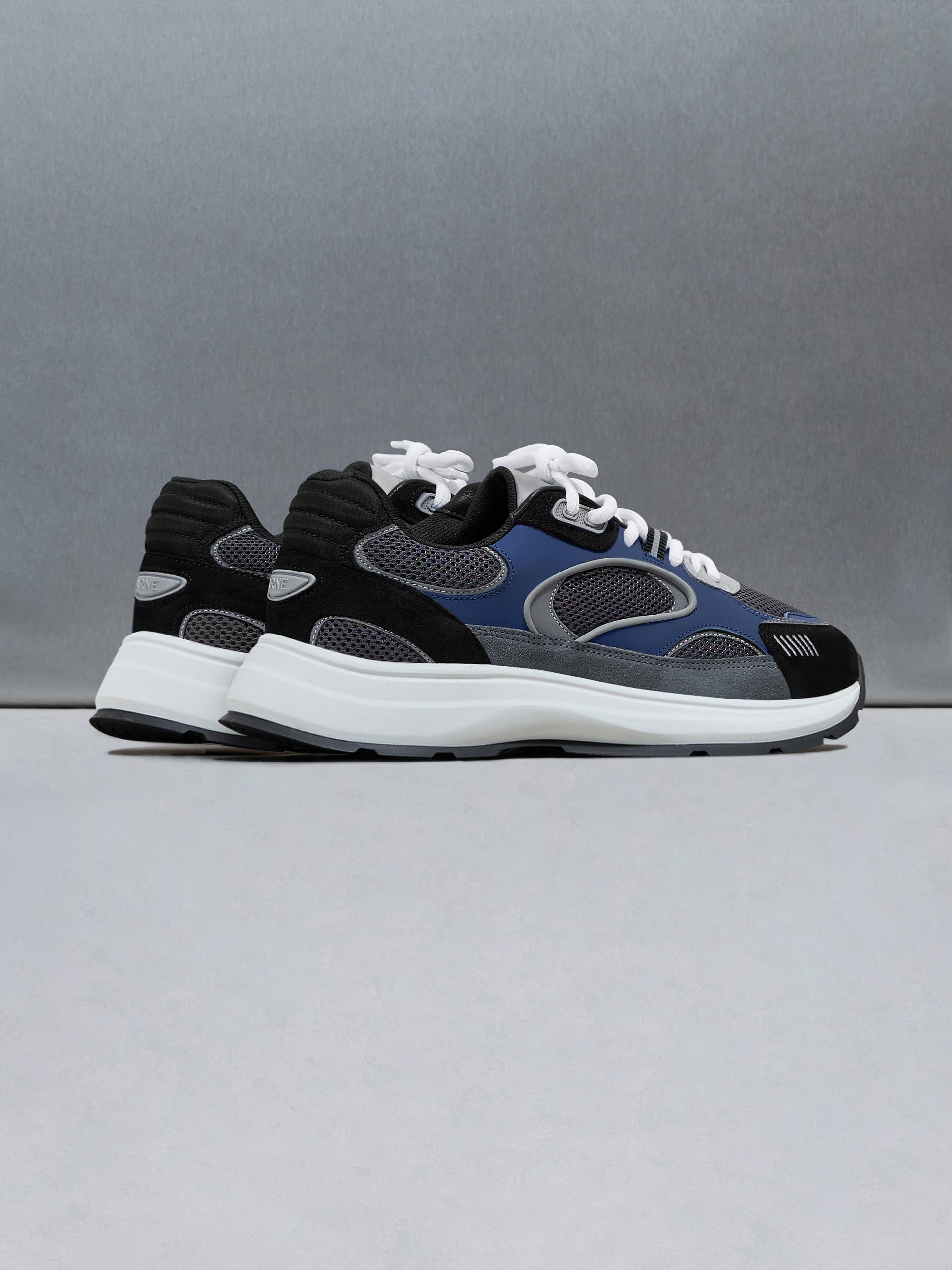 Circuit Trainer in Cobalt Grey