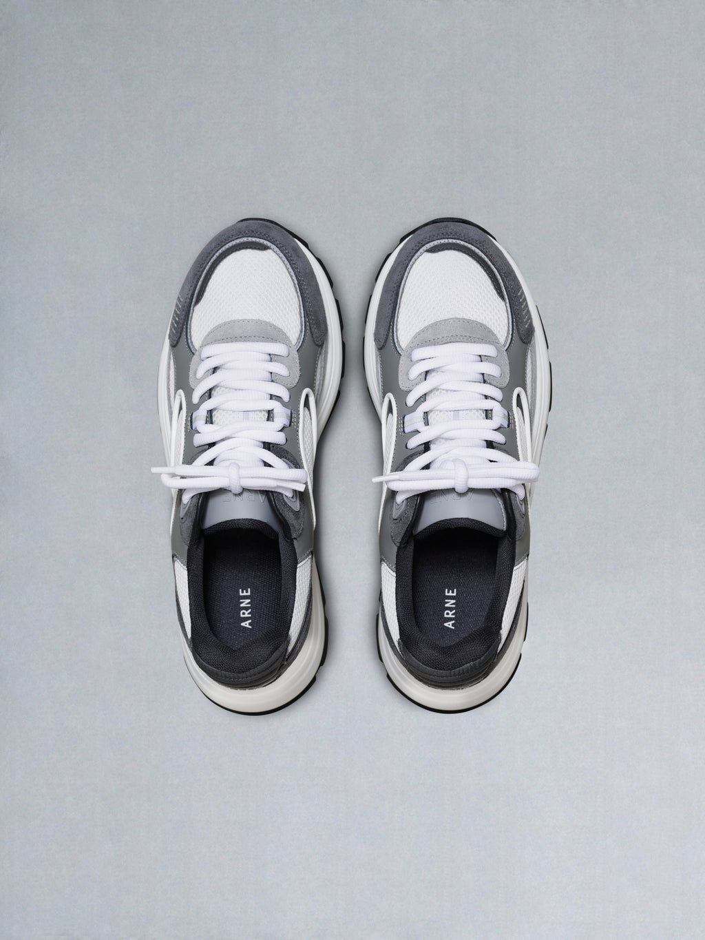 Circuit Trainer in White Grey