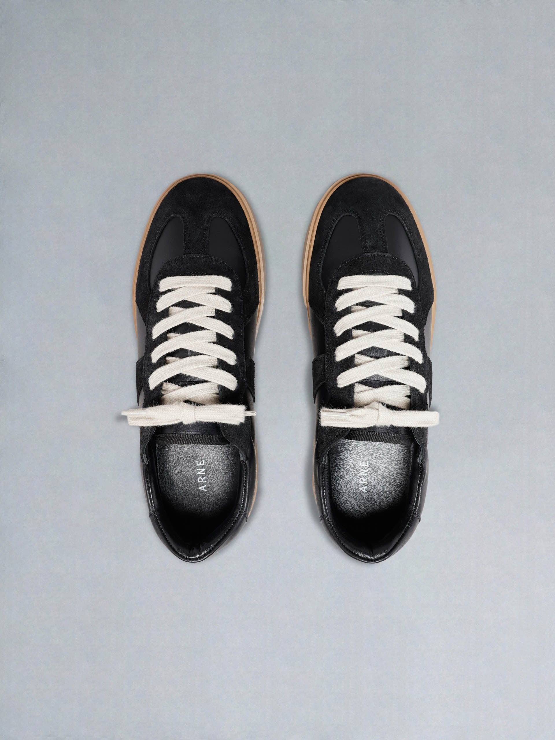 Classic Court Trainer in Black Gum