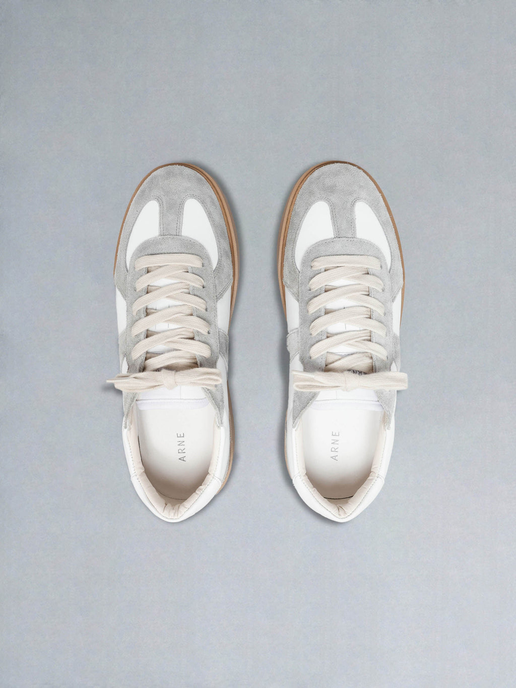 Classic Court Trainer in White Grey