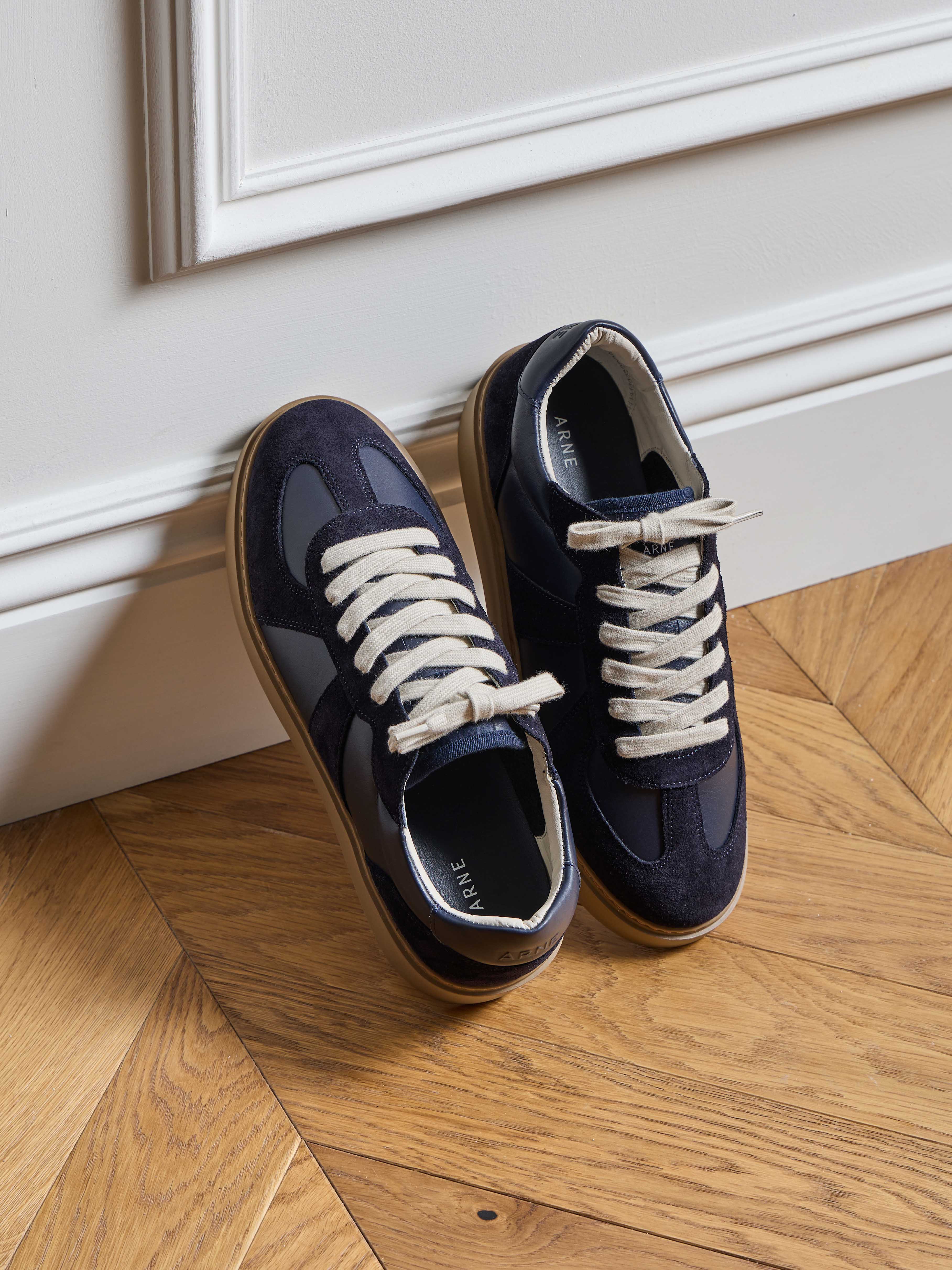 Classic Court Trainer in Navy Gum