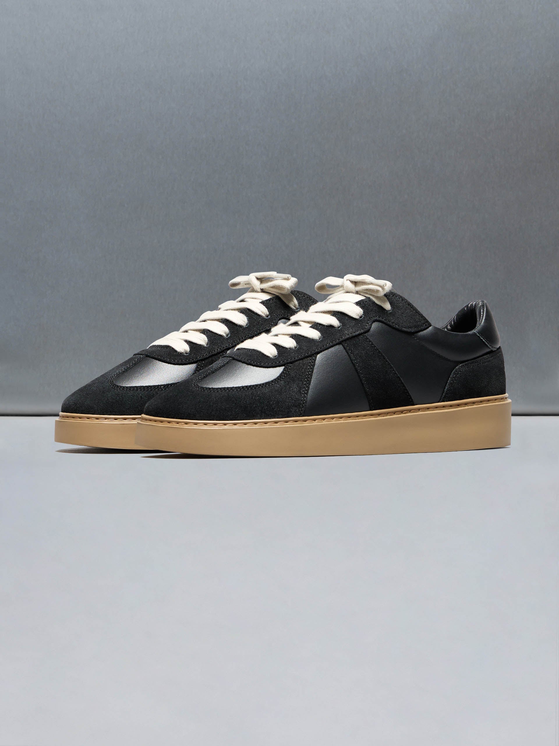 Classic Court Trainer in Black Gum