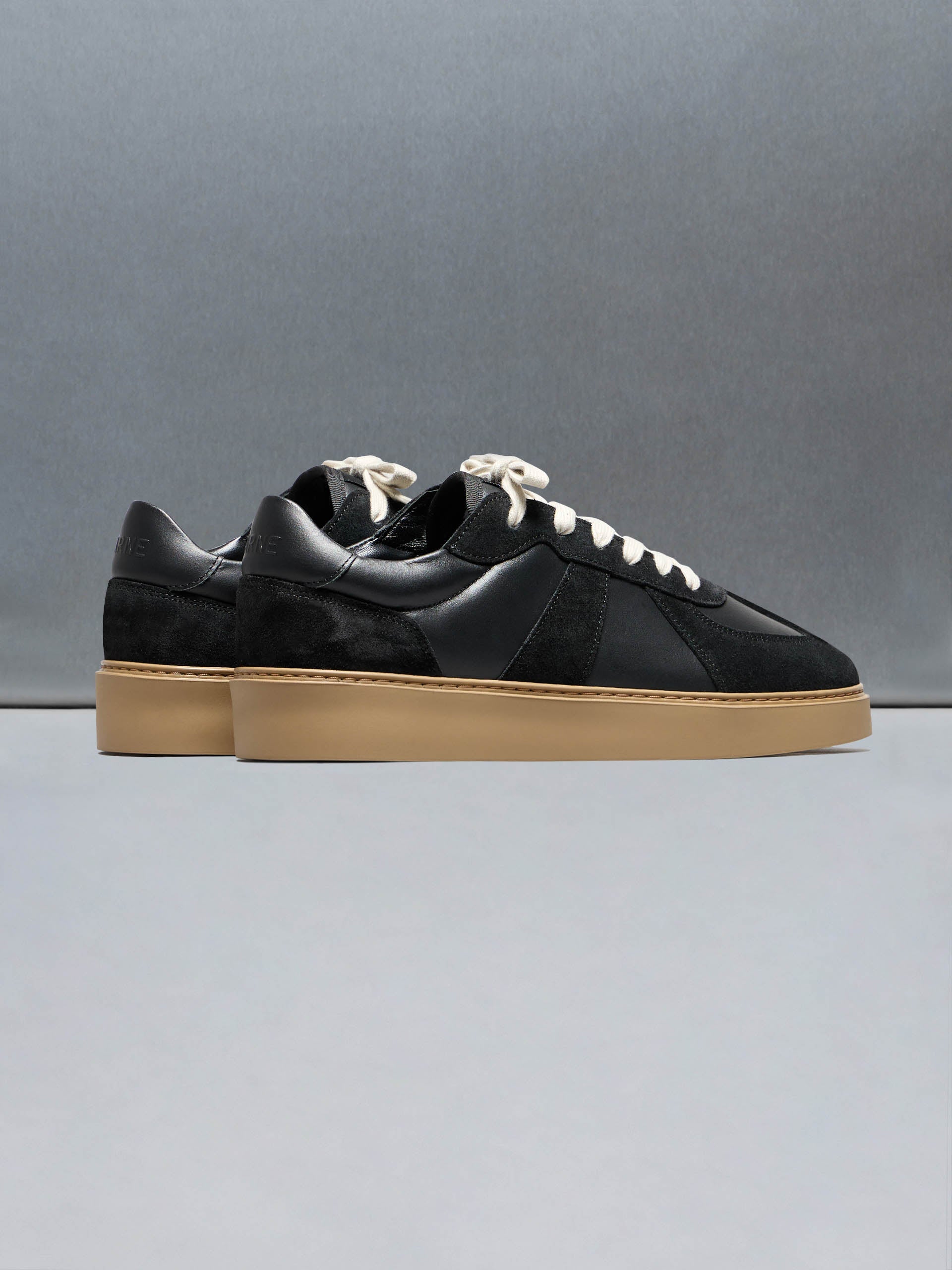 Classic Court Trainer in Black Gum