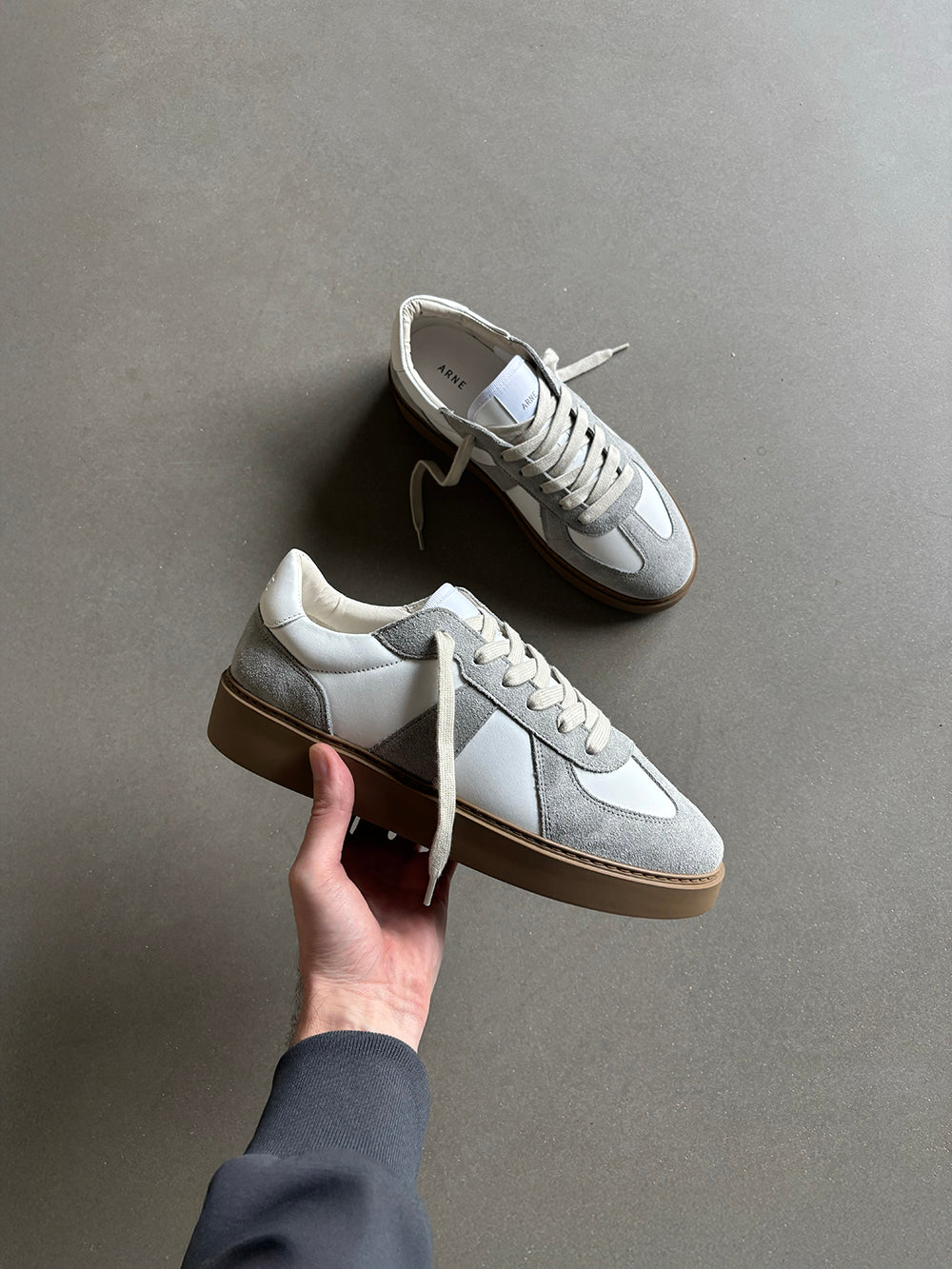 Classic Court Trainer in White Grey