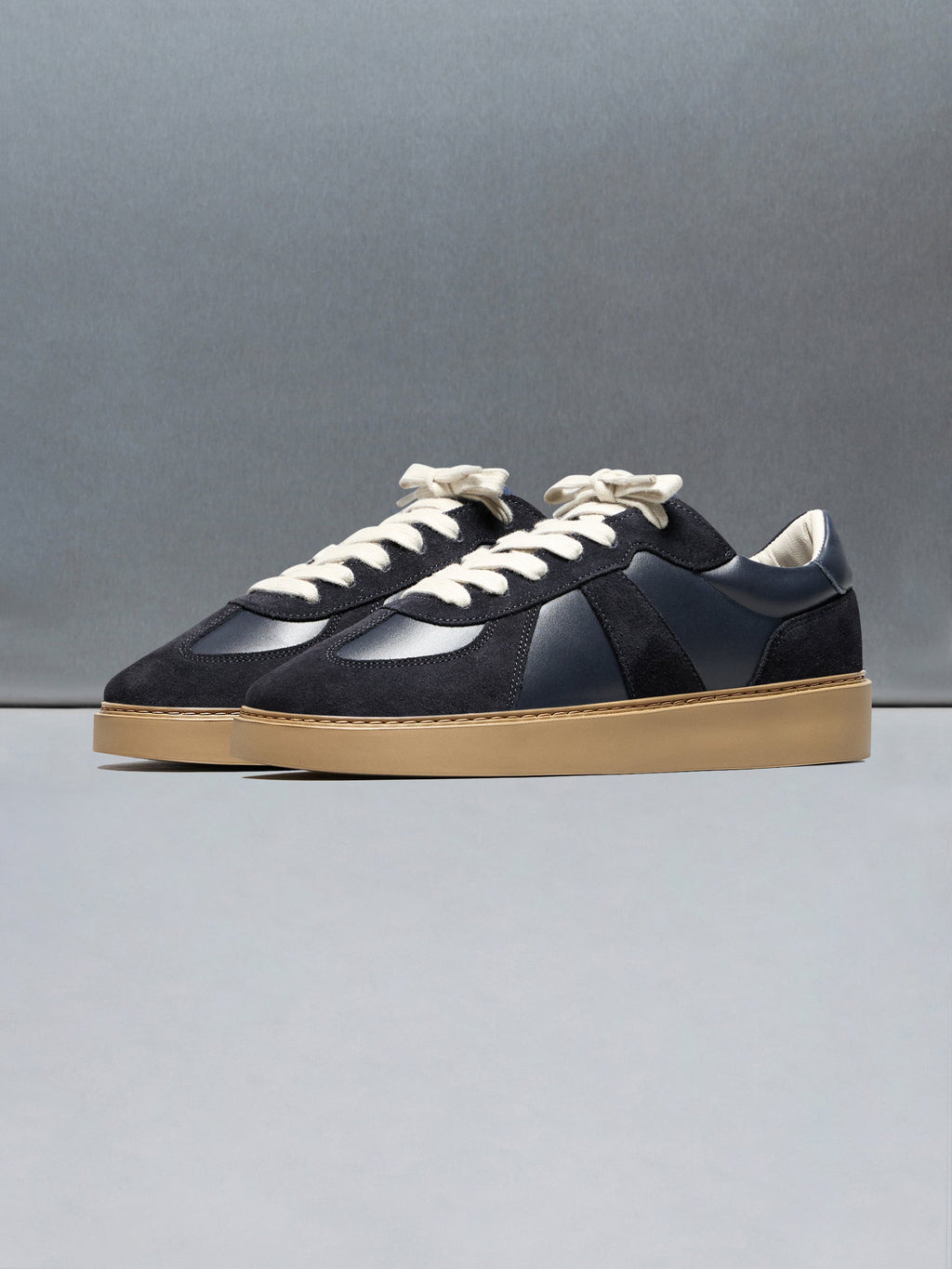 Classic Court Trainer in Navy Gum