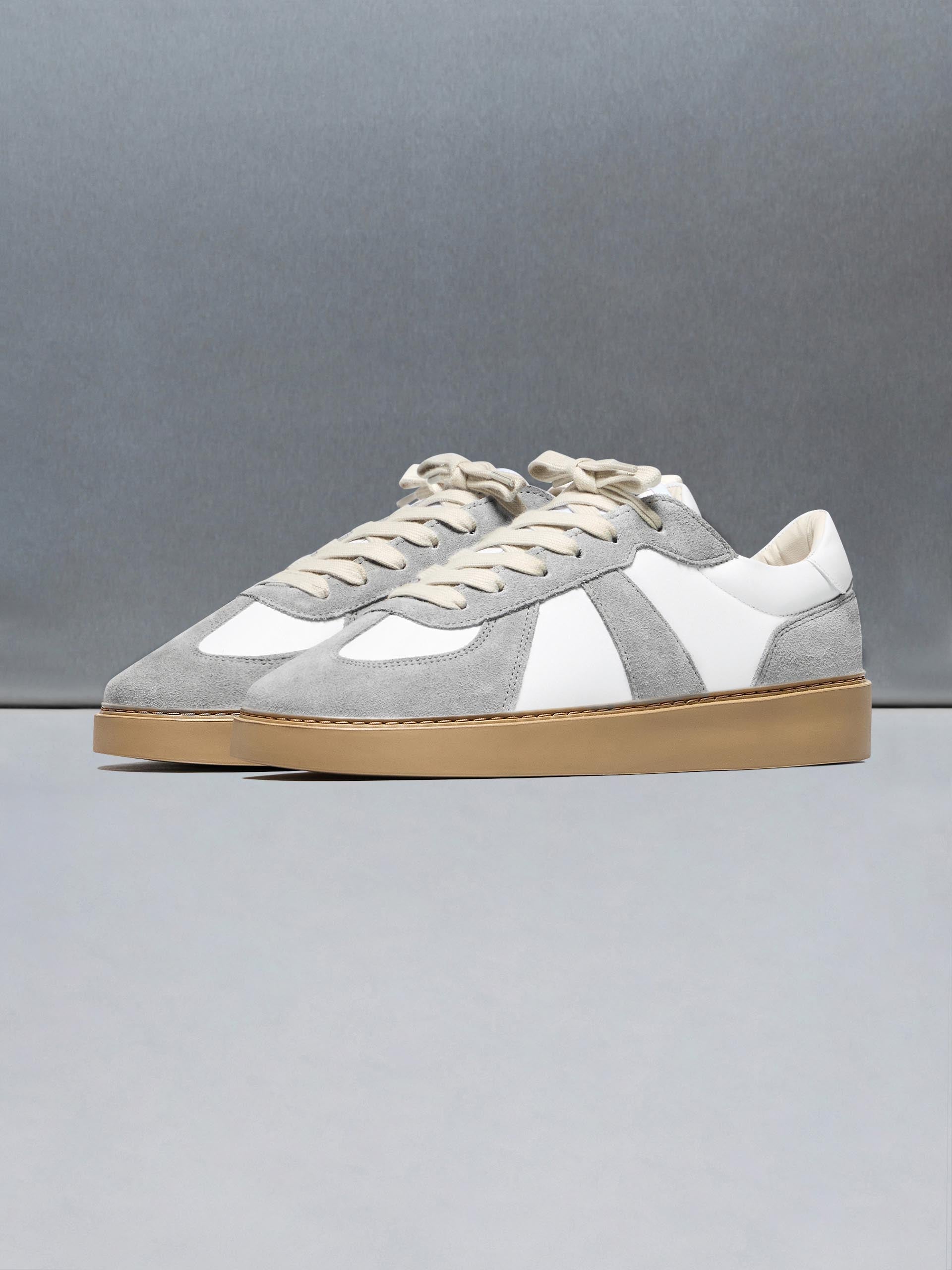 Classic Court Trainer in White Grey