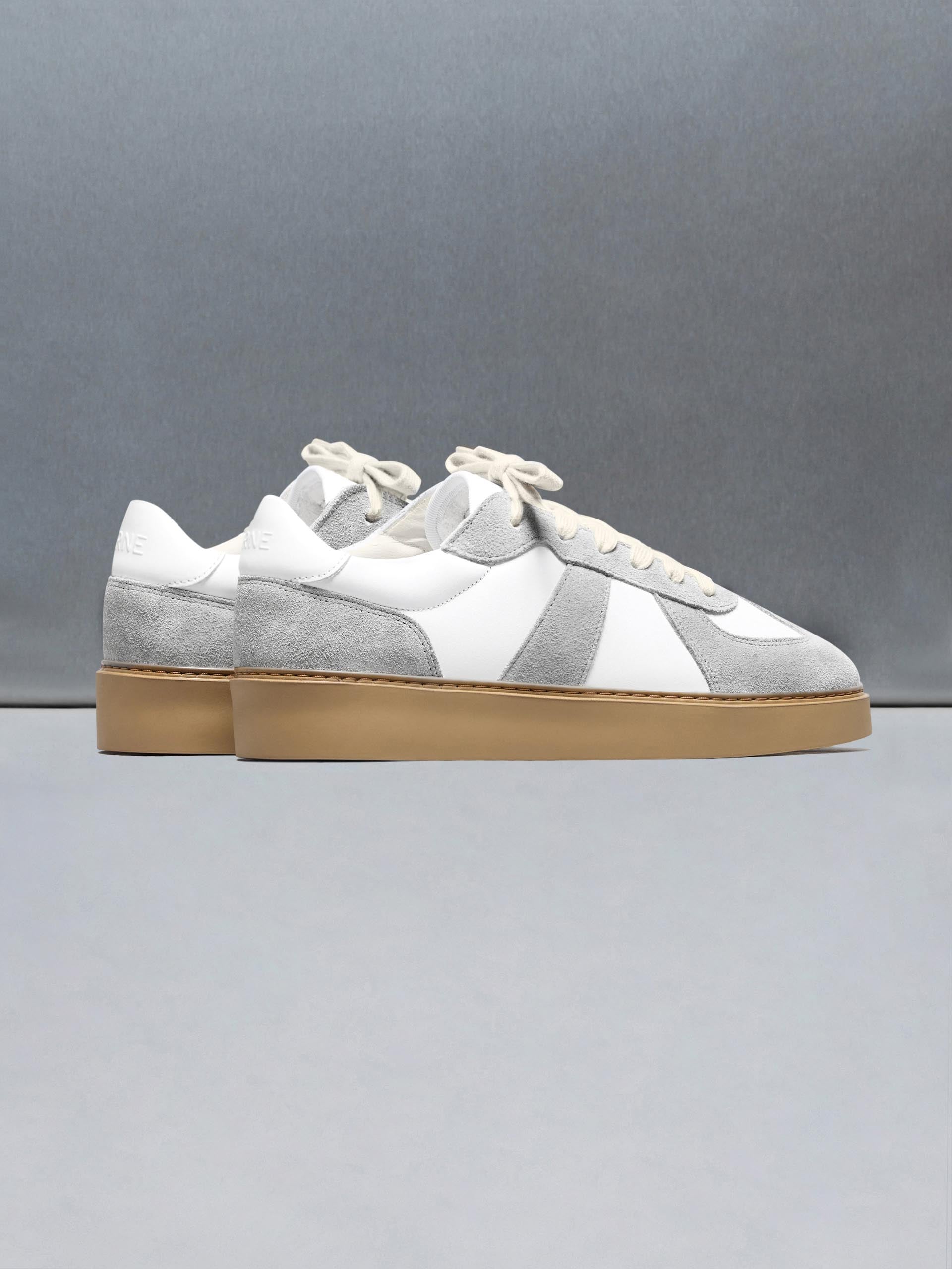 Classic Court Trainer in White Grey