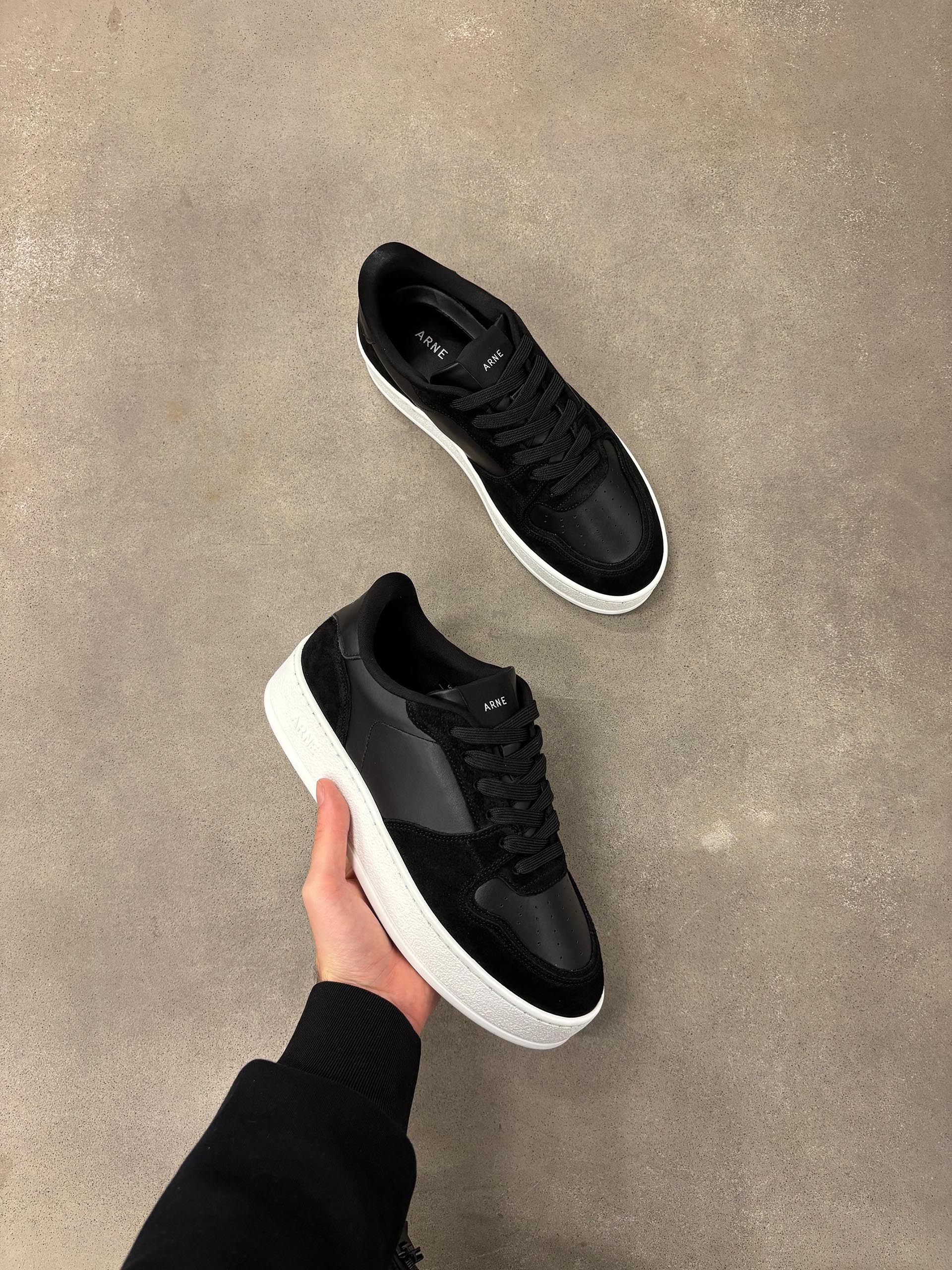 Arena Trainer in Black