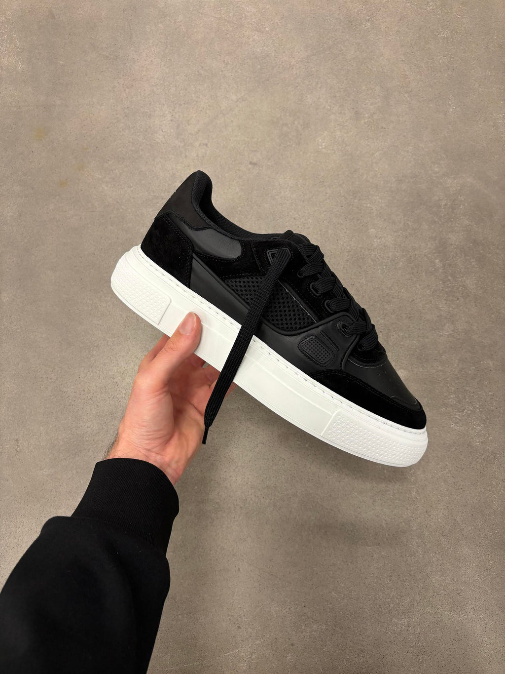 Atlas Trainer in Black