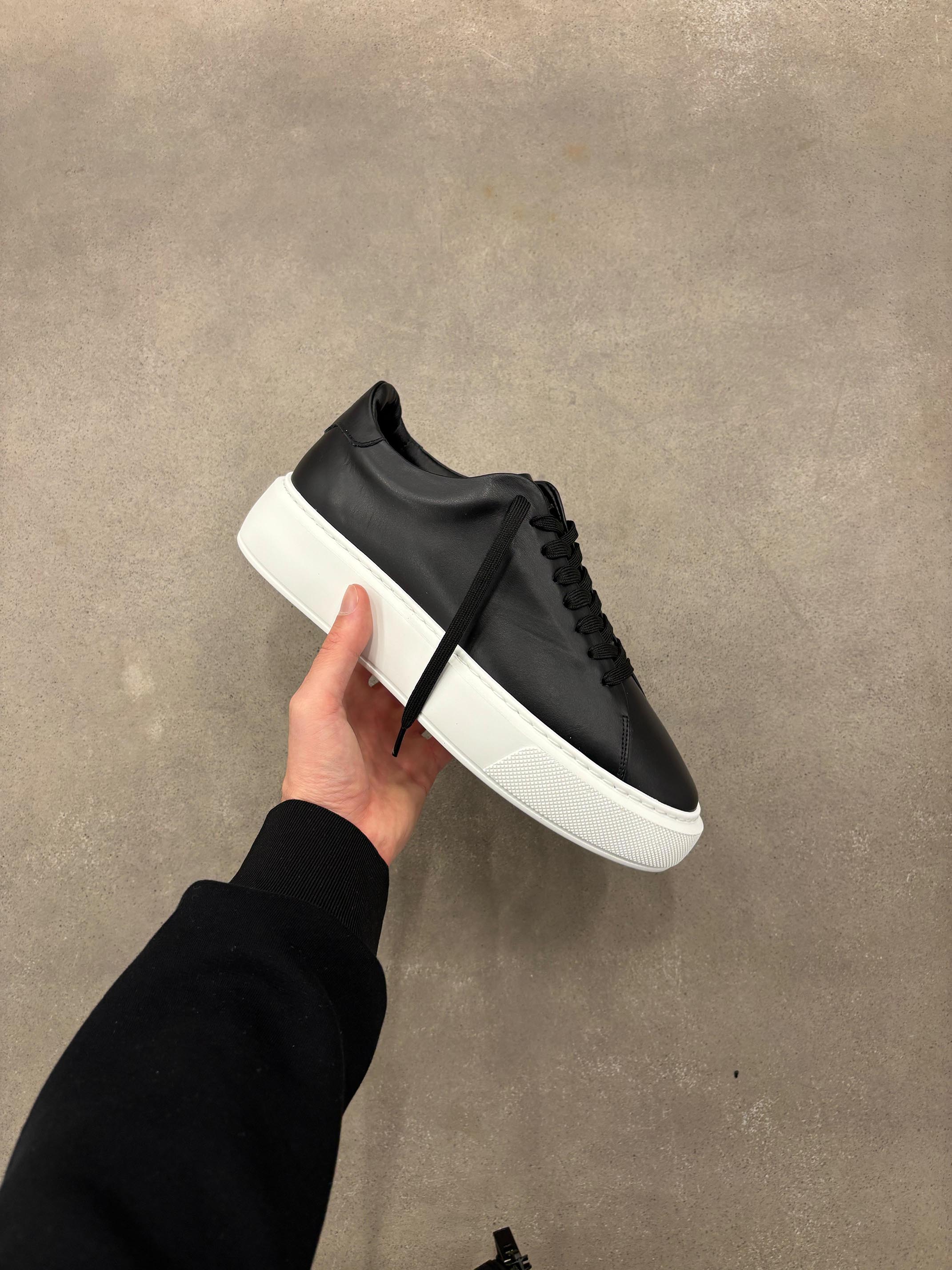 Basic Essential Leather Trainer in Black
